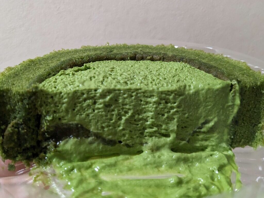 抹茶のロールケーキ